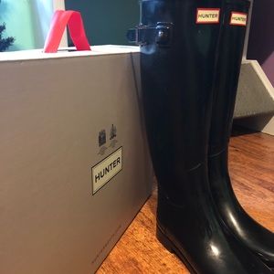 Black glossy hunter boots